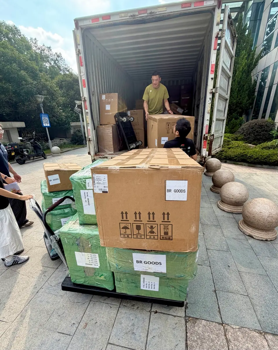 集装箱装货现场